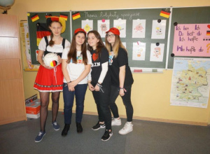 Uczniowie Gimnazjum nr 1 im. Jana Pawła II w Koninie w roli mentorów Uczniowie Gimnazjum nr 1 im. Jana Pawła II w Koninie w roli mentorów
