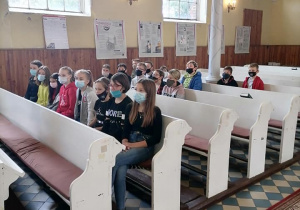 Uczniowie w kościele ewangelicko - augsburskim