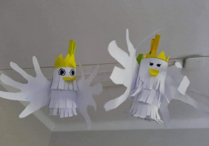 Dwa orły wykonane z papieru