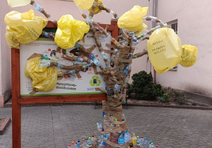Drzewo z plastików