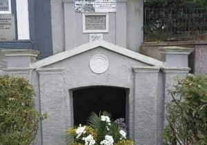 Kwiaty przy grobie Zofii Urbanowskiej