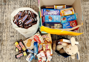 Torby słodyczy: czekolady i snickersy